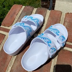 White wave painted birkenstock’s